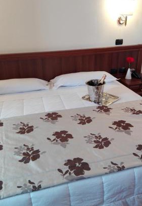 Colombaro Hotel | Pet-Friendly Retreat at Corte Degli Estensi with Breakfast