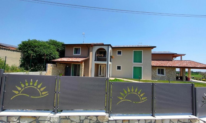 Valeggio sul Mincio House | Discover Corte del Sole: Rated 9.4 with Family-Friendly Amenities