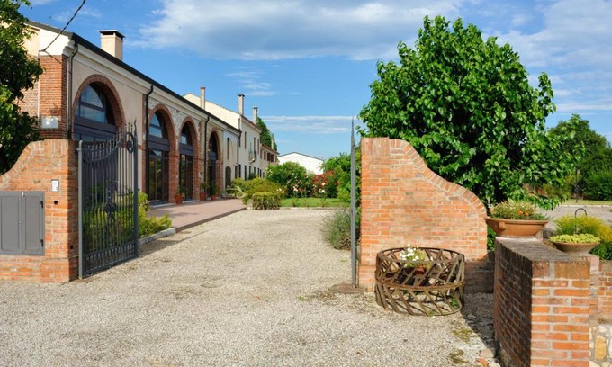 Cologna Veneta Bed & Breakfast | Pet-Friendly Retreat at Corte delle Giuggiole - 10/10 Rating!