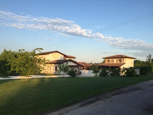 Monzambano House | Discover Comfort at Corte di Tosina - 9/10 Guest Rated