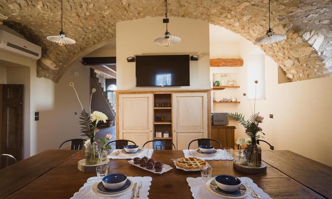 Lonato del Garda Bed & Breakfast | Top-Rated Corte Mira: Family-Friendly & Accessible Stay