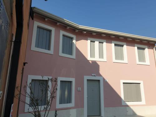 Sud Apartment | Family-Friendly Retreat at Corte Quadrifoglio - 8/10 Rated