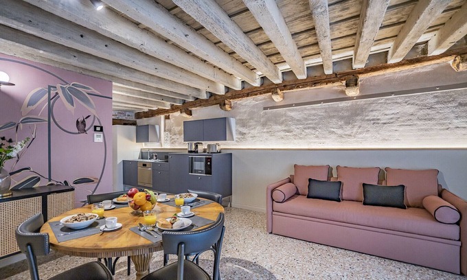 Castello Apartment | Canal View Retreat: Corte Rubbi 5514 with Family Amenities