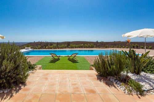 Lagos Apartment | Cozy Corte Velada Guest House with Pool and Pet-Friendly Perks