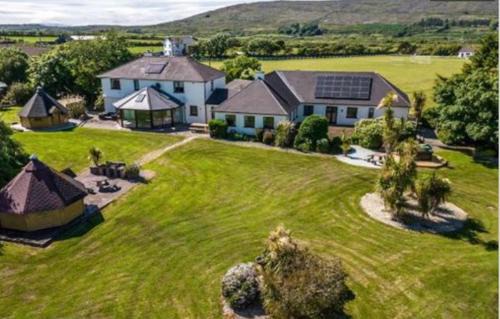 Schull House | Guest Rated 10/10 at Corthna Lodge with Hot Tub Access