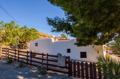 Lucainena de las Torres Bed & Breakfast | Seaside Retreat at Cortijo 4 Elementos with Pool Access