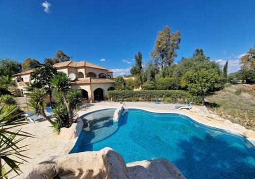 Turre Villa | Serene Villas in Turre, Spain with Oceanfront Pool Access