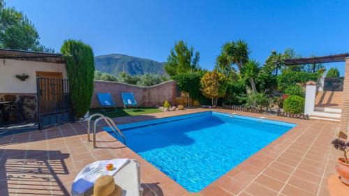 Orgiva House | Discover Cortijo El Olivar Órgiva: Family-Friendly Retreat