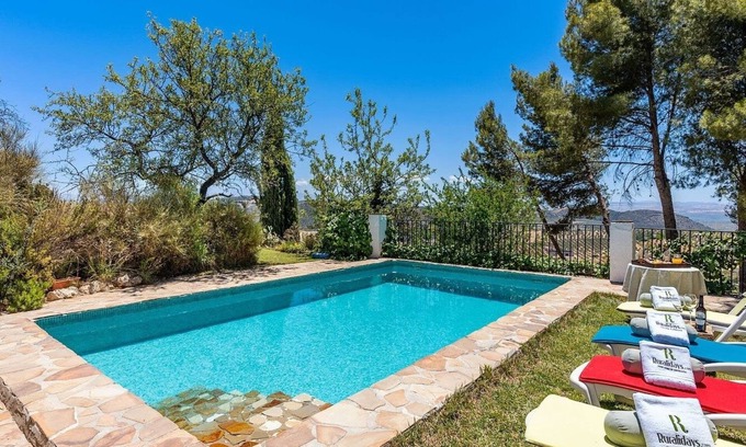 Illora Villa | Discover Cortijo La Alberquilla Íllora: 10/10 Guest Favorite