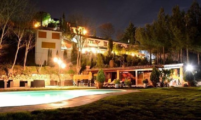 Orcera Cottage | Rural Retreat at Cortijo La Julia with Pool & Kitchen