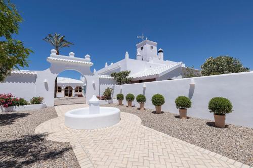 Conil de la Frontera House | Pet-Friendly Villa with Pool & Hot Tub in Conil