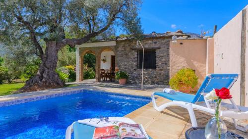 Orgiva House | Discover Cortijo Las Pitas Órgiva: 4-Star Family Retreat