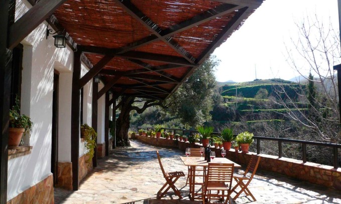 Barrio de la Vega Apartment | Discover Family-Friendly Comfort at Cortijo Pilongo