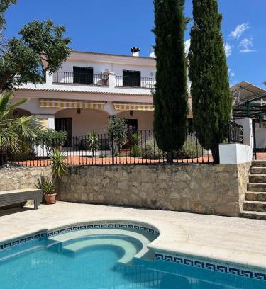 Iznajar Villa | Discover Cortijo Rocas Altas: Oceanfront Bliss & Pool Access