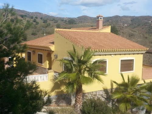 Rincon de la Victoria Cabin | Escape to Cortijo Rural Los Gonzalez with Oceanfront Relaxation