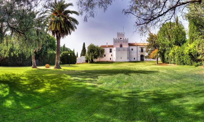 Torre de la Reina Villa | Discover Cortijo Torre de la Reina: Family-Friendly Retreat
