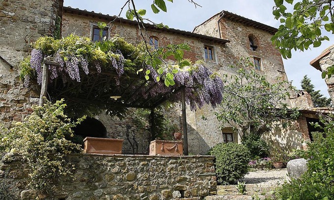 San Casciano in Val di Pesa House | Idyllic Corzano e Paterno: Oceanfront Getaway & Pool Access