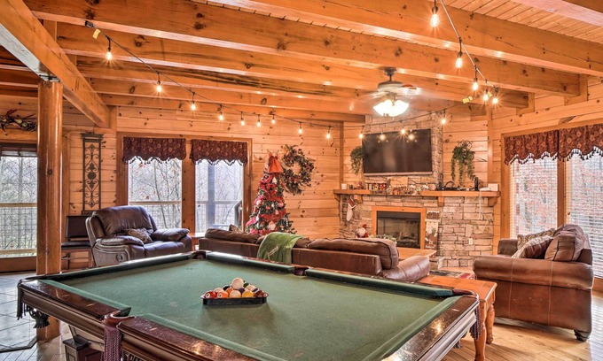 Cosby Cabin | Cozy Cosby Cabin with Hot Tub, 18 Miles to Gatlinburg