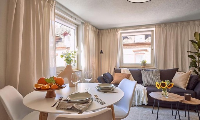 Kaiserslautern Apartment | Stylish Cosima: Pet-Friendly Retreat with Hot Tub