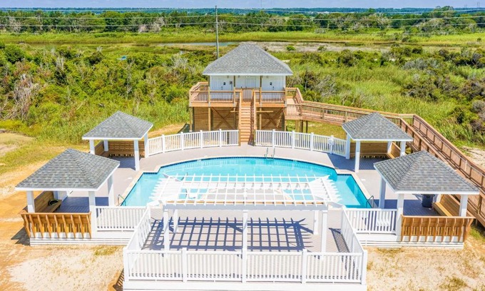 North Topsail Beach House | Experience Cosmo's Cabana: Oceanfront Relaxation Awaits