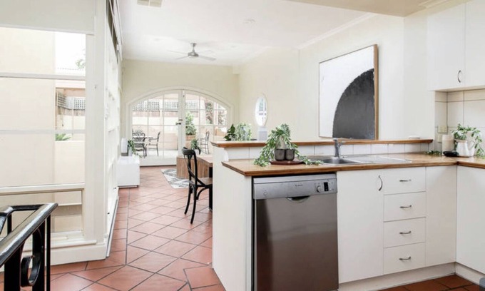 North Adelaide House | Experience a Cosmopolitan Lifestyle in Pet-Friendly Comfort