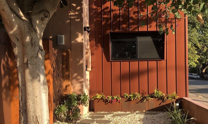 Norwood House | Top-Rated Cosmopolitan Norwood: Ideal for Families & City Fun