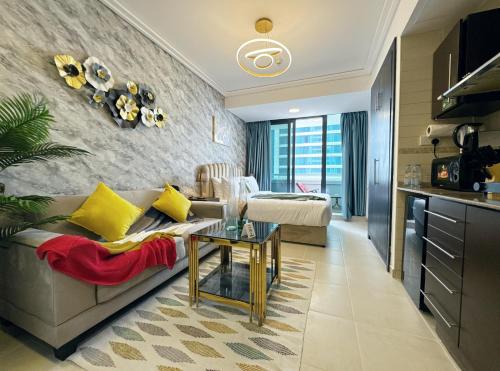 Jumeirah Lake Towers Apartment | Cosmos Living Studio with Balcony and Oceanfront Views