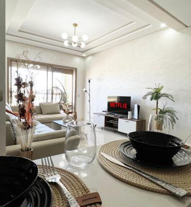 Cherrat Apartment | COSTA APPART -3min Plage- Netflix-Piscine-Climat