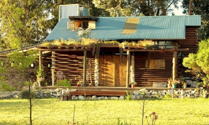 Los Acantilados House | Pet-Friendly Costa Azul Cabin with Ocean View in Mar del Plata