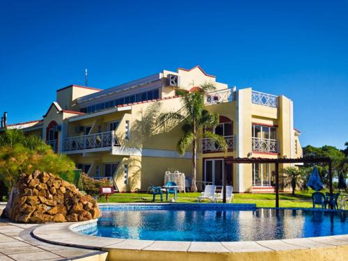 Federacion Hotel | Discover Costa Del Sol: Oceanfront Stay with Pool Access