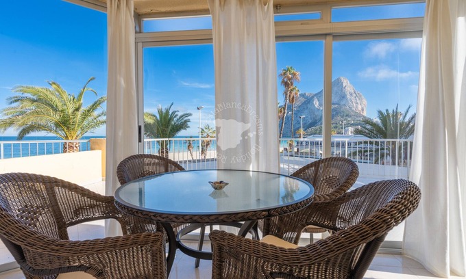 Calpe Apartment | Guest Rated 10/10 - Oceanfront Apartment Gran Sol Calpe