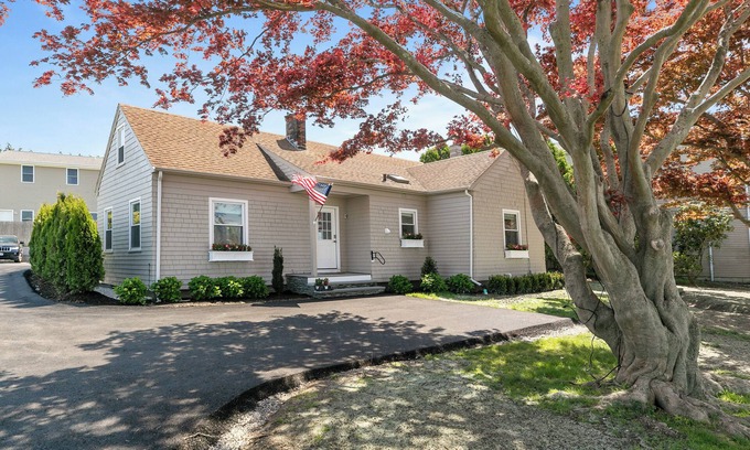 Newport East House | Costal Cottage Retreat minutes from Newport, RI