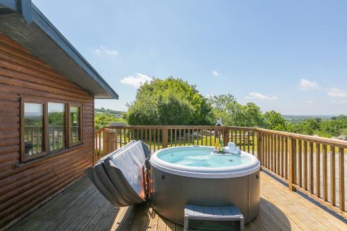 Saint Breward House | Discover Costentyn: Pet-Friendly Retreat in Tor Down Quarry