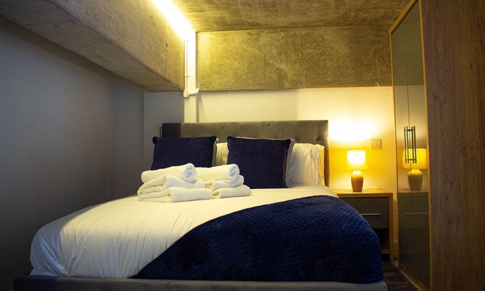West Bromwich Apartment | Inviting 1 Bed Apartment for Corporate Travels & Families