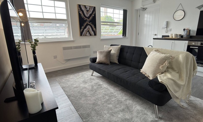 Birmingham Apartment | Inviting 1-Bed Apartment Near City Centre with Free Parking