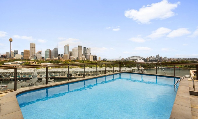 Potts Point Apartment | Inviting 1-Bed with Pool and Opera House Views