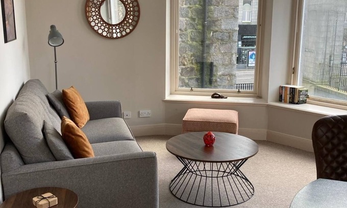 Central Aberdeen Apartment | Inviting 1 Bedroom Apartment with Ocean Views in Aberdeen