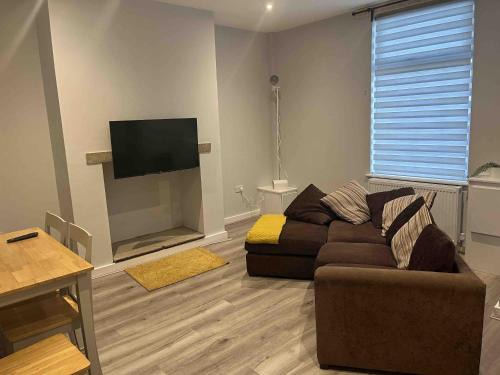 Bury House | Pet-Friendly Stay at COSY 1 - The Lodge, Rated 9/10