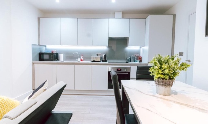 Purley Apartment | Comfortable 1-Bed Apartment with WiFi for Family Stay