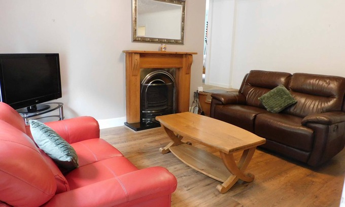 Carluke Apartment | Cosy 2 Bed Apartment in Crossford, near Lanark