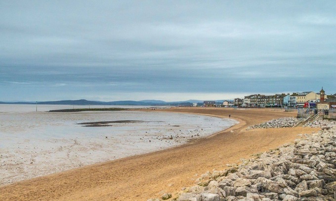 Slyne Apartment | Inviting 2-Bed Apartment Steps from the Beach in Morecambe