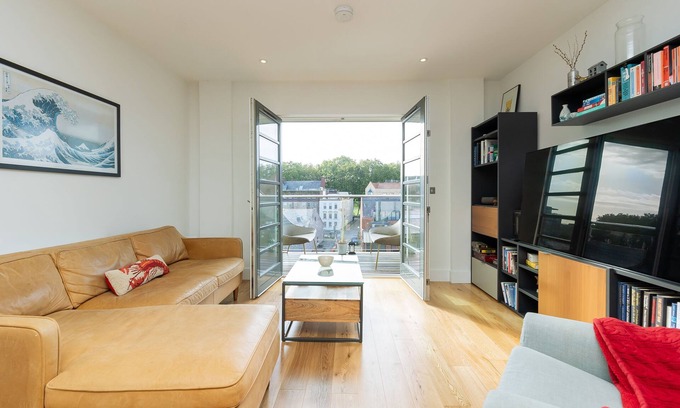 Redcliffe Apartment | Inviting 2-Bed Flat by River Avon in Central Bristol