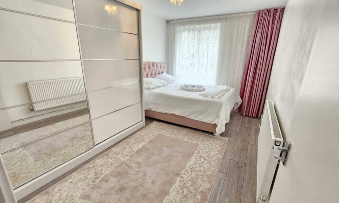 De Beauvoir Apartment | Welcoming 2-Bed Flat with WIFI and Breakfast Included
