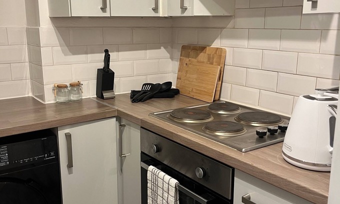 Dartford House | Cosy 2-bed Home - Central Location - Train Station
