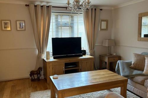 Haddenham House | Comfortable 2-Bed Retreat for Your Perfect Getaway