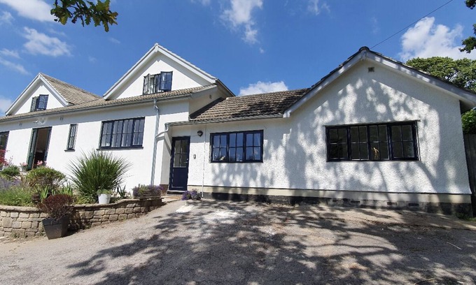 Newton Abbot Cottage | Inviting 2-Bed Retreat in Ashburton, Dartmoor - Pet Friendly