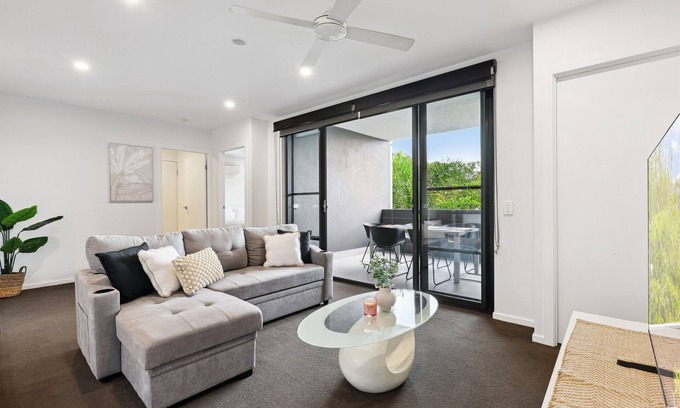 Cannon Hill Apartment | Cozy 2-Bed Retreat with Alfresco Dining Near Bill Cash Park
