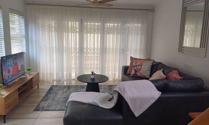 Berea Apartment | Cosy 2 bedroom apartment in a prominent area of East London Nahoon