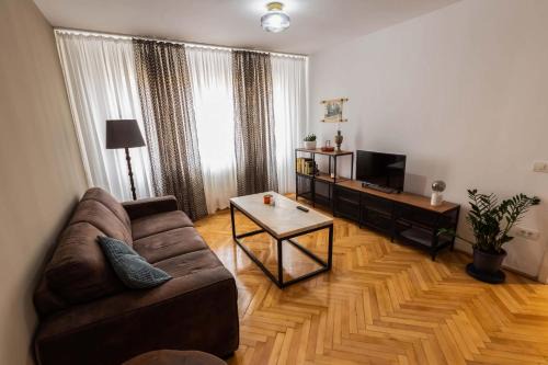 Resita Apartment | Inviting 2-Bedroom Flat with Breakfast & Pet-Friendly Stay