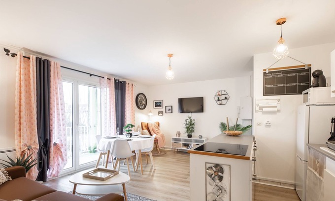 Meaux Apartment | ✨Cosy 2 new room apartment near Disneyland Paris ✨